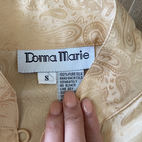 Paisley silk blouse, size s but fit like a medium - Picture 7 of 7